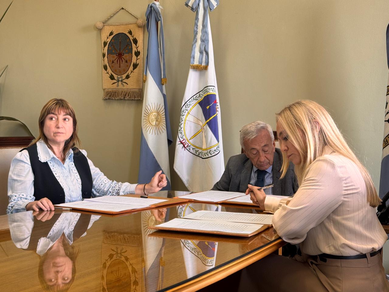 Firma de convenio de colaboración entre el Ministerio Público de la ...